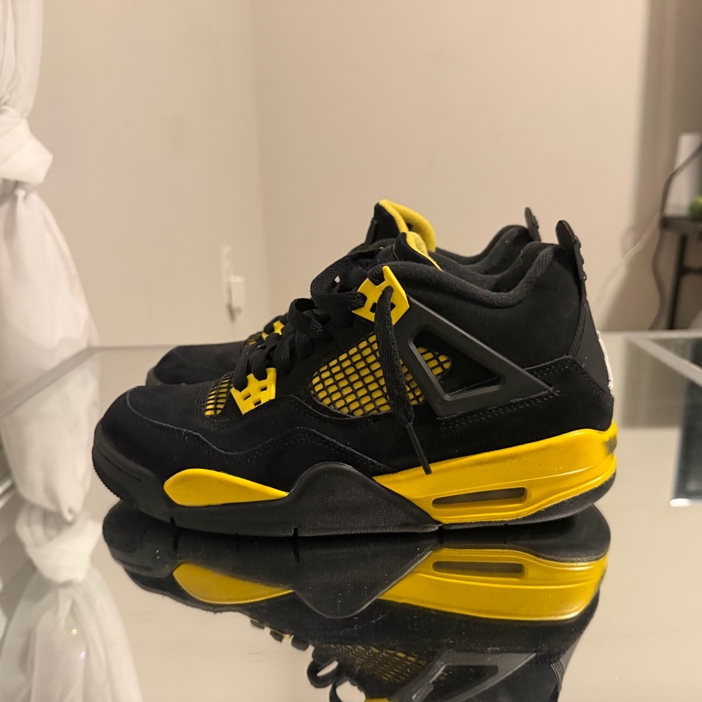 Air Jordan 4 Retro Thunder